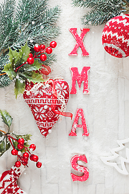 포토 JPG 해외이미지 알파벳 계절 크리스마스장식 크리스마스 겨울 텍스트 크리스마스카드 아이디어 프레임 창조 사람없음 장식 빨간색 단어 인테리어 하이앵글 크리스마스트리 나뭇가지 하트 시골 축하 소나무 눈송이 화려 준비 흰배경 초대 전나무 짜임 양모 스칸디나비아 여의주 핸드메이드 카피스페이스 해외202004 해외포토 모양 나무 문자 디자인 영어 기념일 뷰포인트 컬러 백그라운드 컨셉 카드_감사 눈_날씨 공백 흰색 직물 파일형식 이미지허브