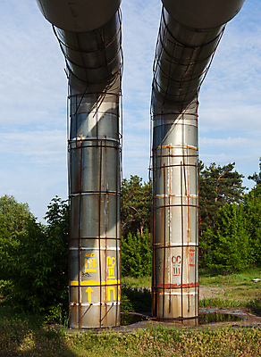 포토 JPG 해외이미지 나무 구름 유럽 산업 2 하늘 사람없음 물 파란색 금속 장비 뜨거움 숲 큼 철 부식 순환 전염 가스 시스템 난방 튜브 평행 고립 수도교 실린더 우크라이나 철강 파이프라인 공급 해외202004 해외포토 자연요소 식물 나라 컬러 모션 재질 다리_건축물 질병 크기 파이프_관 감염 파일형식 이미지허브