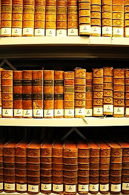 포토 JPG 해외이미지 학생 교육 종이 문화 벽 컨셉 텍스트 학교 책장 선반 사람없음 책 스터디 수확 역사 도서관 읽기 교과서 복고 법 그런지 옛날 지능 문해 해외202004 해외포토 가구 농업 모션 교재 학습 파일형식 이미지허브