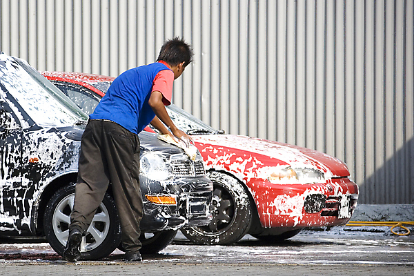 포토 JPG 해외이미지 직업 교통수단 교통시설 자동차 노동자 사람없음 거품 업무 바퀴 씻기 빨래 청소 뿌리기 타이어 스프레이 분무기 광택 호스 닦기 유지 고용 진공 해외202004 해외포토 육상교통 교통 가사 모션 청결 구직 작업 시설 채용 파일형식 이미지허브