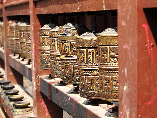 포토 JPG 해외이미지 캐릭터 전통 아시아 종교 문화 선 벽 불교 건축양식 사람없음 장식 믿음 금속 중국 장비 기도 사찰 바퀴 행운 황금 축복 심볼 명상 신성 네팔 청동 수도원 목각 돌리기 사리탑 순례자 숭배 신앙심 옛날 카트만두 히말라야 해외202004 해외포토 건축 감정 나라 컨셉 종교건축 모션 재질 탑 파일형식 산맥 이미지허브