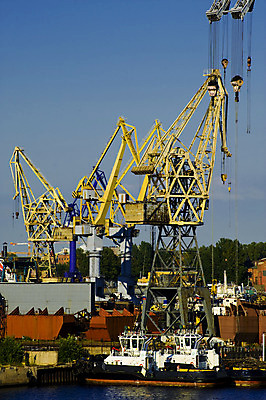 포토 JPG 해외이미지 산업 바다 비즈니스 교통시설 하늘 사람없음 야외 물 경제 파란색 강 항구 거래 화물 보트 상품 컨테이너 창고 기중기 무역 보안 함선 상업 수납 포트 무거움 닻 로딩 터미널 해외202004 해외포토 자연요소 컬러 교통 배_교통 안전 운송업 중장비 무게 시설 파일형식 이미지허브