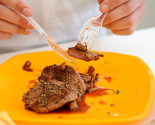 포토 JPG 해외이미지 접시 손 문화 음식 포크 토마토 채소 뼈 쟁반 육류 돼지고기 요리 사람없음 목재 저녁식사 소고기 튀김 신선 양념 그릴 플라스틱 바비큐 먹기 준비 상쾌 훈제 바비큐립 점심식사 해외202004 해외포토 나무 식기 감정 식재료 재료 모션 재질 주방용품 신체부위 식사 파일형식 이미지허브