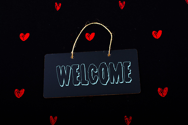 포토 JPG 해외이미지 스튜디오촬영 행복 컨셉 통신 주택 광고판 따뜻함 발렌타인데이 사랑 사람없음 빨간색 단어 검은색 칠판 하트 인사 메시지 도착 사인 분필 공지사항 환영 판지 고립 맞춤법 접수 해외202004 해외포토 모양 문자 감정 컬러 데이이벤트 알림판 실내 한글 건물 예절 초크 판 파일형식 이미지허브