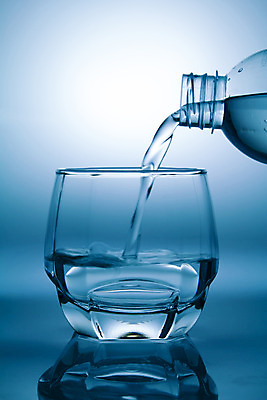 포토 JPG 해외이미지 라이프스타일 웰빙 음료 음식 포즈 백그라운드 다이어트 모션 유리 추상 건강 사람없음 세로 물 파란색 빛 검은색 거품 젖음 흐름 추위 흰색 신선 투명 액체 붓기 떨어짐 플라스틱 갈증 순수 오브젝트 분수 싱글 상쾌 심플 내추럴 고립 소다 평야 스플래쉬 해외202004 해외포토 자연요소 감정 컬러 컨셉 무늬 자연 재질 생활 파일형식 이미지허브