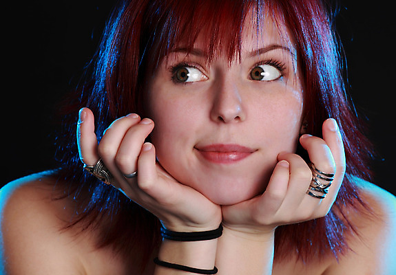 포토 JPG 해외이미지 백인 여자 한명 사람 빨간색 흰색 싱글 해외202004 해외포토 서양인 1 컬러 파일형식 이미지허브