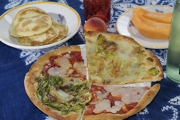 포토 JPG 해외이미지 음식 빵 토마토 치즈 피자 요리 사람없음 빨간색 농장 식당 이탈리아 종 껍질 신선 플랫 맛 아침식사 지중해 상승 반죽 후추 장인 모짜렐라치즈 피자집 해외202004 해외포토 유럽 바다 컬러 컨셉 농업 채소 유제품 패스트푸드 서양음식 상점 식사 향신료 파일형식 이미지허브