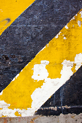 포토 JPG 해외이미지 선 벽 백그라운드 경고 사람없음 세로 노란색 검은색 페인트 줄무늬 그리기 닫기 파편 묘사 질감 대각선 썩음 옛날 해외202004 해외포토 컬러 무늬 모션 파일형식 이미지허브