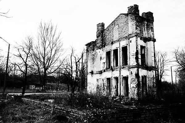 포토 JPG 해외이미지 나무 외관 벽 백그라운드 컨셉 건축양식 표면 날씨 벽돌 주택 돌담 그림자 사람없음 야외 검은색 블록 바위 흰색 경계선 시골 거친 파편 허들 시멘트 점토 고체 깨짐 에스토니아 옛날 콘크리트 파멸 해외202004 해외포토 식물 건축 유럽 선 컬러 건물 담장 돌_바위 장애물 경계 파일형식 소멸 이미지허브