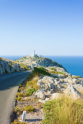 포토 JPG 해외이미지 유럽 도로 바다 섬 여행 자연 하늘 휴가 산 거리 등대 안전 풍경 사람없음 건물 물 여름 빛 햇빛 맑음 만 황무지 역사 스페인 신호등 지중해 언덕 엽서 암초 빛망울 수평선 해외202004 해외포토 자연요소 건축물 계절 나라 길 교통시설 날씨 태양 편지 생태계 파일형식 이미지허브