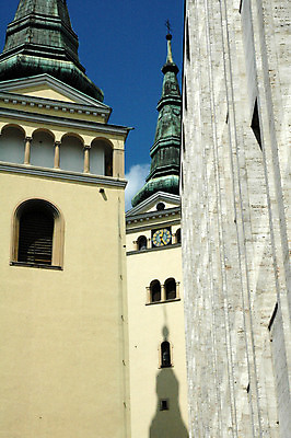 포토 JPG 해외이미지 기독교 종교 여행 십자가 건축양식 하늘 사람없음 건물 파란색 성당 교회 탑 기도 사찰 예수 역사 성자 축복 성직자 신성 첨탑 일요일 고딕 숭배 슬로바키아 신앙심 옛날 해외202004 해외포토 건축물 건축 유럽 컬러 컨셉 종교건축 신_종교 요일 파일형식 이미지허브