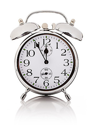 포토 JPG 해외이미지 시계 백그라운드 비즈니스 아침 그림자 사람없음 숫자 반사 금속 검은색 종 흰색 시간 잠 클래식 은색 손목시계 오브젝트 싱글 복고 공포 아날로그 타이머 12 경보 고립 분 옛날 조언 카운트다운 해외202004 해외포토 주간 문자 컬러 컨셉 장신구 재질 파일형식 이미지허브