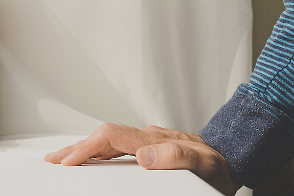 포토 JPG 해외이미지 스튜디오촬영 백인 행복 컨셉 중동 청소년 주택 직장 실내 관리 한명 서기 사람 성인 사람없음 캐주얼 사무실 햇빛 기댐 공백 방 흰색 직물 계약 흰배경 화이트보드 각도 배려 셀프 이스라엘 카피스페이스 해외202004 해외포토 서양인 1 옷 감정 나라 컬러 백그라운드 회사 비즈니스 모션 내부 건물 태양 서아시아 파일형식 이미지허브