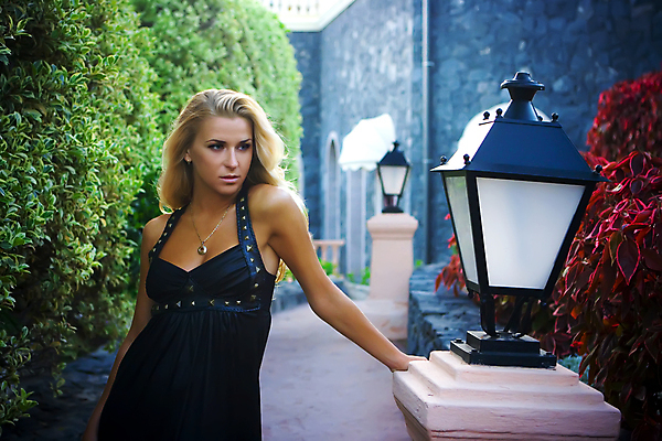 포토 JPG 해외이미지 호텔 한명 빛 등불 램프 해외202004 해외포토 1 숙소 조명 사람 파일형식 이미지허브