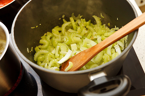 포토 JPG 해외이미지 음식 채소 양파 건강 요리 사람없음 초록색 주방 식사 저녁식사 오븐 수프 냄비 난로 뿌리 점심식사 끓이기 채식주의자 핸드메이드 해외202004 해외포토 컬러 모션 가전제품 솥 난방기 채식 파일형식 이미지허브