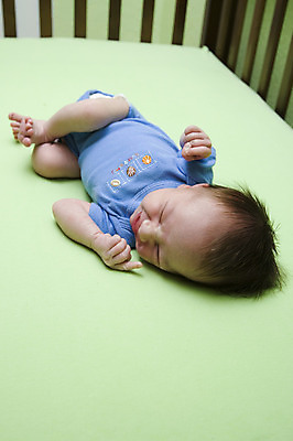 포토 JPG 해외이미지 아들 어린이 휴식 새로움 실내 한명 사람 놀이방 침대 표현 아기 잠 닫기 묘사 해외202004 해외포토 1 가구 컨셉 가족 모션 내부 파일형식 이미지허브