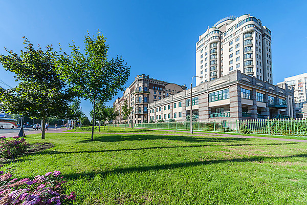 포토 JPG 해외이미지 나무 외관 도로 건축양식 하늘 새로움 거리 아파트 주택 잔디 사람없음 야외 건물 초록색 여름 파란색 도시풍경 맑음 블록 도시 재산 러시아 콘도 타운 이웃 복잡 진짜 해외202004 해외포토 식물 건축물 계절 건축 유럽 길 컬러 컨셉 교통시설 숙소 날씨 풍경 금융 파일형식 이미지허브