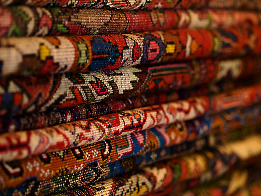 포토 JPG 해외이미지 디자인 가구 백그라운드 패턴 추상 주택 실내 사람없음 내부 장식 컬러풀 쌓기 카펫 고급 묘사 질감 캔버스 섬유 짜임 이란 해외202004 해외포토 컬러 생활용품 컨셉 무늬 중동 모션 건물 직물 파일형식 이미지허브