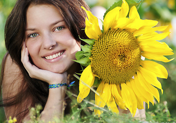 포토 JPG 해외이미지 백인 드레스 계절 여자 꽃 행복 얼굴 꽃무늬 밭 농업 자연 해바라기 건강 한명 미소 풍경 야외 초록색 여름 태양 노란색 유행 맑음 봄 활발 자유 흰색 시골 표현 신선 화려 개화 황금 내추럴 완전 해외202004 해외포토 자연요소 서양인 식물 1 옷 감정 산업 컬러 컨셉 무늬 날씨 표정 사람 신체부위 생태계 파일형식 이미지허브