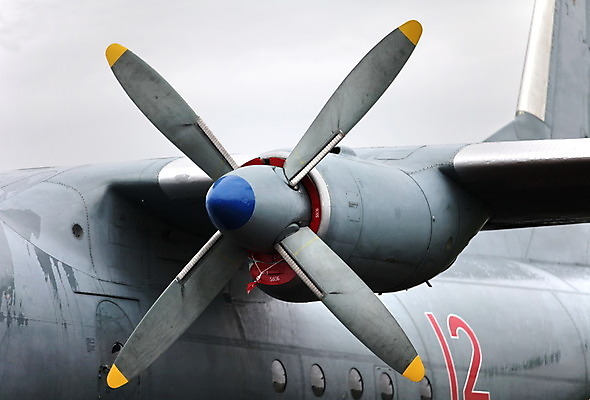 포토 JPG 해외이미지 구름 부분 교통시설 하늘 비행기 사람없음 야외 우주 금속 힘 기계 회색 화물 큼 땅 군용 프로펠러 전쟁 러시아 비네팅 에어쇼 소비에트 방식 해외202004 해외포토 자연요소 유럽 컬러 교통 항공교통 재질 대중교통 군대 촬영기법 운송업 크기 시설 쇼 파일형식 이미지허브