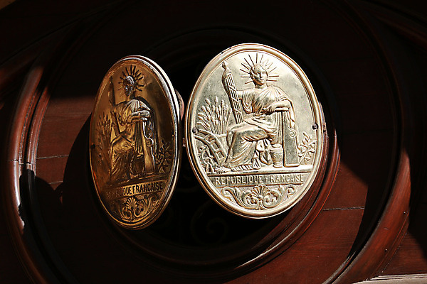 포토 JPG 해외이미지 접시 유럽 종이 벽 가구 결혼 컨셉 회사 비즈니스 가족 표시 주택 광고판 사람 사람없음 건물 목재 사무실 판매 세일 프랑스 흰색 재산 황금 이름표 심볼 계약 사인 법 배지 공정 일반 변호사 프랑스어 경영 세금 장교 진짜 파리(프랑스) 해외202004 해외포토 나무 직업 문자 식기 건축물 나라 컬러 생활용품 재료 관계 알림판 이벤트 금융 판 파일형식 이미지허브