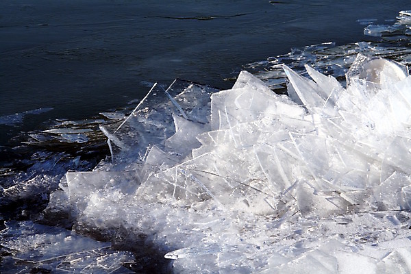 포토 JPG 해외이미지 호수 겨울 사람없음 가로 물 빛 강 쌓기 냉동 얼음 추위 크리스탈 북극 해외202004 해외포토 자연요소 계절 모션 광석 극지방 파일형식 이미지허브