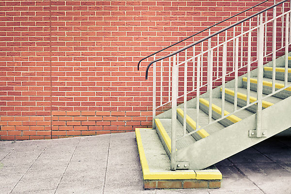 포토 JPG 해외이미지 벽 백그라운드 포장 건축양식 난간 불 벽돌 출입구 안전 사람없음 야외 건물 빨간색 계단 금속 탈출 단계 오르막 진행 철강 콘크리트 해외202004 해외포토 자연요소 건축물 건축 컬러 컨셉 재질 파일형식 이미지허브