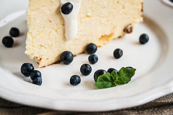 포토 JPG 해외이미지 접시 디저트 실내 근접촬영 사람없음 블루베리 치즈케이크 해외202004 해외포토 식기 음식 뷰포인트 과일 내부 케이크 파일형식 이미지허브