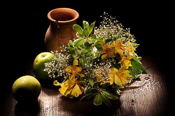 포토 JPG 해외이미지 꽃 꽃다발 탁자 사람없음 목재 침묵 시골 항아리 도자기 냄비 사과 스타일 해외202004 해외포토 나무 식물 가구 과일 재료 소리 솥 파일형식 이미지허브