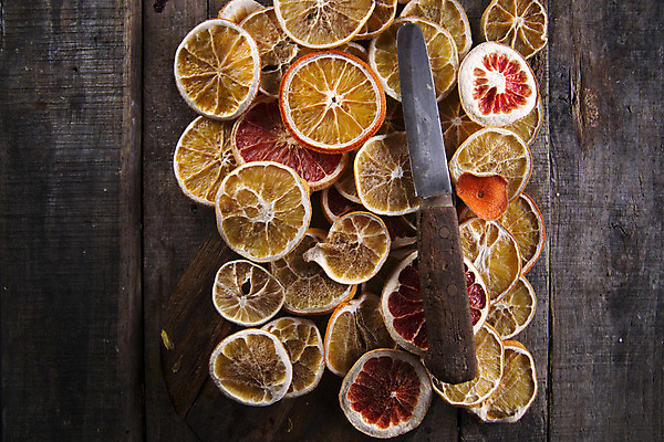 포토 JPG 해외이미지 음식 조각 가구 크리스마스 오렌지 자연 귤 프레임 건조 사람없음 목재 장식 가로 견과류 껍질 원형 레몬 아로마테라피 식용 해외202004 해외포토 도형 나무 기념일 생활용품 과일 재료 생태계 테라피 파일형식 이미지허브