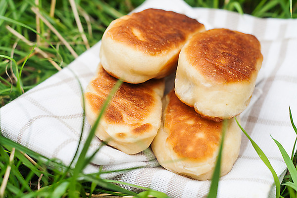 포토 JPG 해외이미지 접시 문화 음료 음식 백그라운드 잎 영국 쟁반 육류 돼지고기 요리 사람 사람없음 가로 수건 파티 쌓기 소고기 금지 흰색 직물 신선 돼지 뜨거움 소시지 개 작음 먹기 허브 반죽 롤 흙더미 뷔페 입가심 페스츄리 해로움 핸드메이드 해외202004 해외포토 식물 식기 유럽 빵 컬러 컨셉 식재료 포유류 모션 이벤트 위생용품 흙 가공식품 크기 파일형식 더미 이미지허브