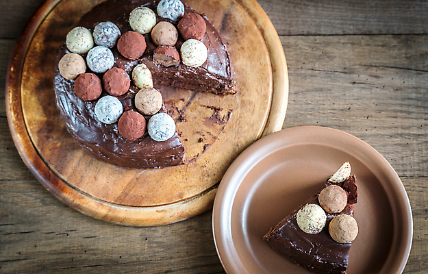 포토 JPG 해외이미지 전통 접시 음식 조각 부분 디저트 발렌타인데이 사탕 선물 사람없음 목재 장식 케이크 식당 초콜릿 얼음 어둠 거품 빵집 흰색 축하 오스트리아 클래식 달콤 정상 티스푼 잼 굽기 토핑 에스프레소 코코아 살구 페스츄리 핸드메이드 해외202004 해외포토 자연요소 나무 식기 유럽 커피 음료 빵 컬러 컨셉 과일 재료 데이이벤트 상점 숟가락 소스_음식 맛 구이 파일형식 이미지허브