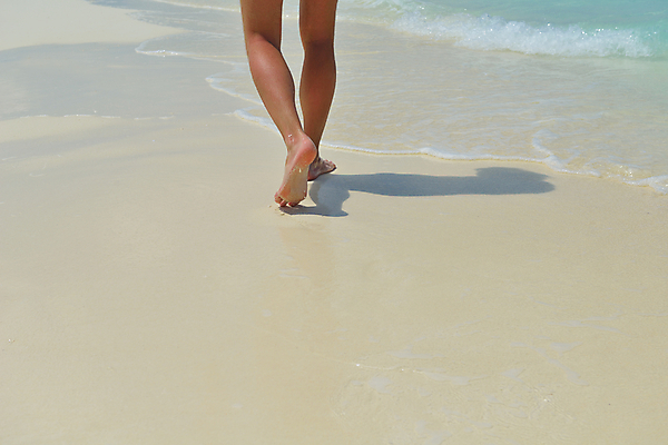 포토 JPG 해외이미지 길 모래 파도 바다 섬 여행 백그라운드 자국 맨발 자연 하늘 휴가 휴식 사람 풍경 해변 사람없음 야외 물 여름 파란색 태양 맑음 산책 자유 발자국 흔적 검색 단계 내추럴 방법 선로 양발 파라다이스 혼자 각인 해외202004 해외포토 자연요소 계절 컬러 컨셉 발 날씨 생태계 파일형식 신체부위 이미지허브