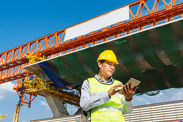 포토 JPG 해외이미지 직업 남자 산업 인터넷 비즈니스 건축양식 사업가 노동자 한명 안전 사람 야외 건물 컴퓨터 터치패드 알약 기계 장비 작업 비즈니스맨 고속도로 엔지니어 감독 계획 안전모 헬멧 건축가 땅 동료 경영자 보안 정비공 공학 발판 개발 건축업자 계약자 프로젝트 콜라보레이션 해외202004 해외포토 1 건축물 교육 건축 도로 컨셉 관계 전자제품 약 직장인 기술자 안전장비 보호장비 계약 리더 파일형식 이미지허브
