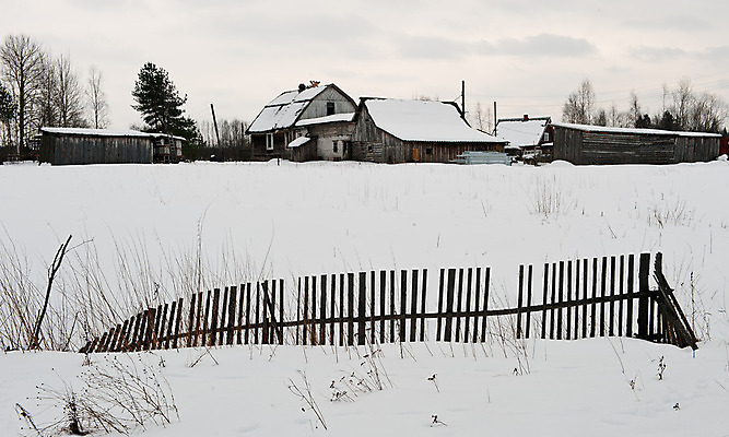 포토 JPG 해외이미지 나무 계절 벽 여행 백그라운드 크리스마스 겨울 자연 아침 날씨 산 주택 풍경 사람없음 야외 목재 빛 울타리 농장 마을 환경 냉동 추위 수확 덮개 흰색 시골 숲 오두막 언덕 서리 러시아 장면 눈보라 내추럴 외양간 옛날 폭설 해외202004 해외포토 주간 식물 기념일 유럽 컬러 농업 재료 눈_날씨 건물 담장 뚜껑 자연재해 생태계 파일형식 이미지허브