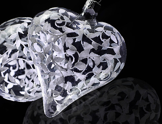 포토 JPG 해외이미지 크리스마스장식 크리스마스 검은배경 실내 사람없음 장식볼 하트 투명 오브젝트 오너먼트 해외202004 해외포토 모양 기념일 백그라운드 내부 장식 검은색 파일형식 이미지허브