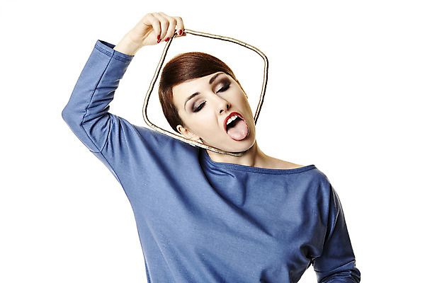 포토 JPG 해외이미지 스튜디오촬영 백인 라이프스타일 얼굴 클리핑패스 포즈 프레임 갈색머리 한명 성인 가로 파란색 입 치아 보석 흰배경 정사각형 고립 성인여자만 성인여자한명만 카피스페이스 해외202004 해외포토 도형 서양인 1 헤어스타일 컬러 백그라운드 실내 사람 생활 신체부위 공백 흰색 소화기관 광석 여자만 여자한명만 성인만 파일형식 이미지허브