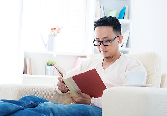 포토 JPG 해외이미지 1 라이프스타일 남자 아시아 백그라운드 컨셉 아침 휴식 아파트 주택 실내 건강 한명 사람 앉기 동양인 소년 성인 취미 내부 책 소파 독서 일본 중국 방 인도네시아 동쪽 리빙 말레이시아 해외202004 해외포토 주간 나라 어린이 의자 모션 인종 건물 생활 방향 파일형식 이미지허브