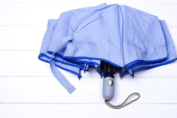 포토 JPG 해외이미지 백그라운드 컨셉 우산 날씨 건조 사람없음 파란색 작음 휴대용 접기 접이식 해외202004 해외포토 컬러 모션 크기 오브젝트 파일형식 이미지허브