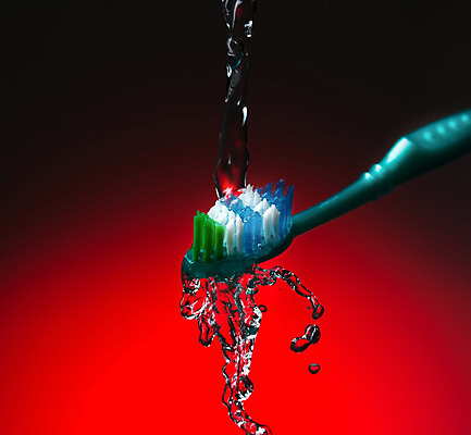 포토 JPG 해외이미지 1 백그라운드 아침 사람없음 빨간색 초록색 물 파란색 위생용품 젖음 흰색 신선 붓 개울 닫기 치아 떨어짐 보호 위생 칫솔 플라스틱 오브젝트 싱글 고립 돌봄 위생관리 해외202004 해외포토 주간 자연요소 컬러 생활용품 컨셉 모션 재질 관리 강 소화기관 파일형식 이미지허브