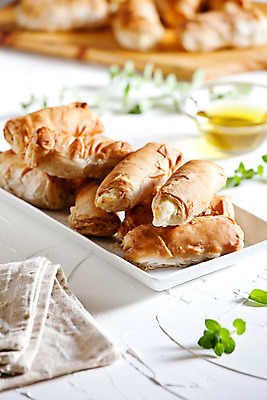 포토 JPG 해외이미지 접시 오렌지 치즈 실내 사람없음 초록색 컬러풀 갈색 노란색 검은색 식사 저녁식사 흰색 뜨거움 닫기 애피타이저 허브 브런치 점심식사 오레가노 입가심 채식주의자 핸드메이드 해외202004 해외포토 식물 식기 음식 컬러 과일 모션 유제품 내부 채식 파일형식 이미지허브