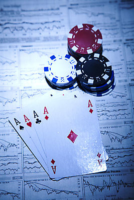 포토 JPG 해외이미지 그래프 실내 사람없음 어둠 트럼프 도박 카지노 흰배경 겜블 해외202004 해외포토 백그라운드 내부 놀이용품 흰색 파일형식 이미지허브