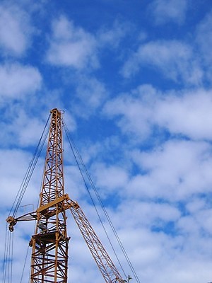 포토 JPG 해외이미지 산업 자연 하늘 사람없음 여름 파란색 흰색 기중기 천국 해외202004 해외포토 계절 컬러 중장비 생태계 파일형식 이미지허브