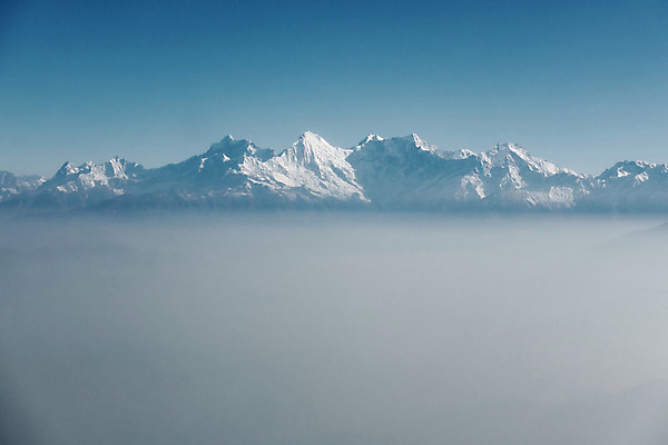 포토 JPG 해외이미지 구름 아시아 여행 겨울 자연 하늘 아침 산 비행기 안테나 파노라마 풍경 사람없음 야외 파란색 환경 맑음 얼음 추위 안개 흰색 정상 고도 빙하 네팔 층 웅장함 절정 히말라야 눈내림 수평선 해외202004 해외포토 주간 자연요소 계절 나라 컬러 통신 항공교통 날씨 대중교통 눈_날씨 촬영기법 생태계 파일형식 산맥 이미지허브