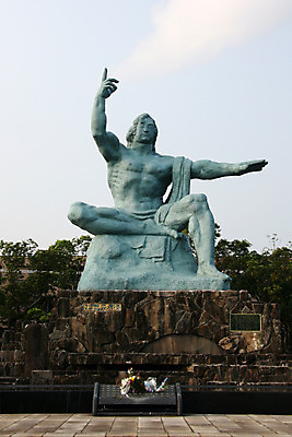 포토 JPG 해외이미지 디자인 공원 사람없음 조각상 숫자 평화 금속 일본 힘 폭탄 원자 기념물 천연기념물 해외202004 해외포토 문자 공공시설 아시아 컨셉 재질 조형물 폭발물 파일형식 이미지허브