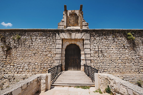 포토 JPG 해외이미지 유럽 벽 여행 건축양식 하늘 휴가 풍경 사람없음 야외 건물 탑 바위 성 중세 역사 스페인 폐허 타운 천연기념물 마드리드 옛날 파멸 해외202004 해외포토 건축물 건축 나라 컨셉 돌_바위 도시 파일형식 소멸 이미지허브