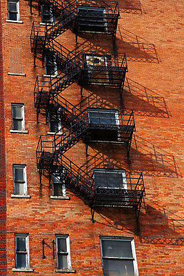 포토 JPG 해외이미지 외관 벽 건축양식 창문 모션 벽돌 주택 돌담 나선형 안전 사람없음 계단 금속 역사 단계 굴곡 옛날 철책 해외202004 해외포토 건축 무늬 재질 건물 담장 돌_바위 파일형식 이미지허브