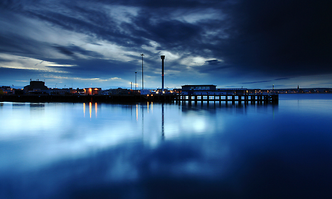 포토 JPG 해외이미지 구름 유럽 바다 여행 자연 하늘 잉글랜드 풍경 사람없음 야외 물 파란색 태양 반사 일출 탑 항구 침묵 황혼 일몰 새벽 야간 저녁 방파제 타운 터미널 해외202004 해외포토 자연요소 건축물 공공시설 나라 컬러 교통시설 영국 노을 소리 도시 생태계 파일형식 이미지허브