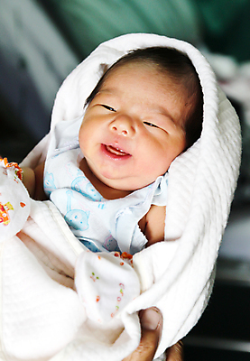 포토 JPG 해외이미지 행복 얼굴 어린이 가족 태국 새로움 건강 병원 사랑 한명 미소 사람 동양인 파란색 귀여움 중국 방 흰색 아기 신생아 잠 달콤 작음 담요 거짓말 해외202004 해외포토 1 감정 아시아 컬러 컨셉 의학 관계 표정 인종 신체부위 맛 크기 파일형식 이미지허브