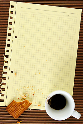 포토 JPG 해외이미지 종이 커피 백그라운드 통신 나선형 사람없음 컵 갈색 검은색 쪽지 공백 기록 주름 메시지 스케치 사인 문서 파일 페이지 찢어짐 부스러기 조언 편지쓰기 목차 카피스페이스 해외202004 해외포토 식기 음료 컬러 무늬 모션 미술 편지 파일형식 이미지허브